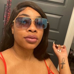 Meet your Posher, Bebe